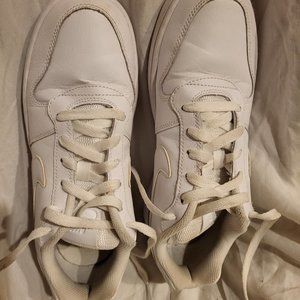 NIKE Womens White on White Sneakers Size 8.5